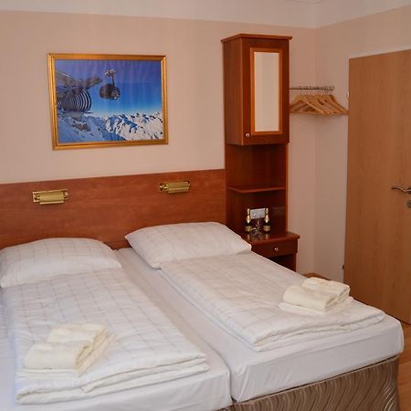 באד הופגסטין Private Room Pyrkerstrasse חדר תמונה