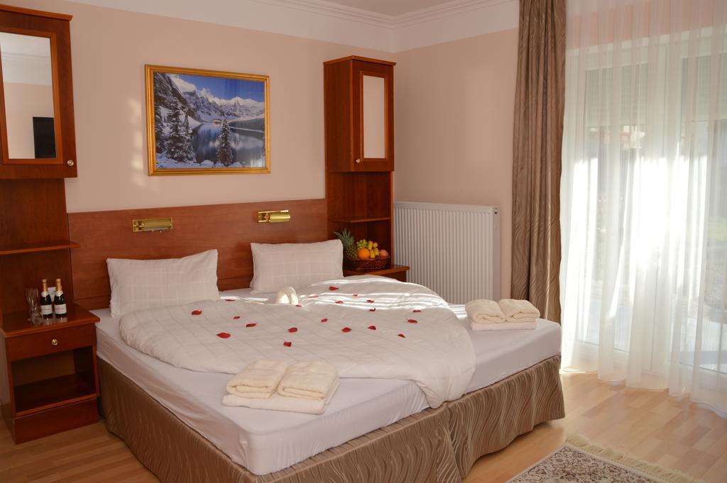 באד הופגסטין Private Room Pyrkerstrasse חדר תמונה