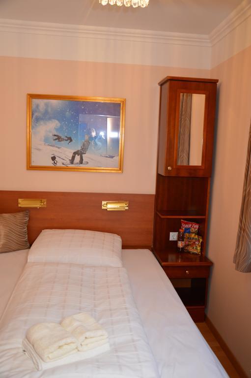 באד הופגסטין Private Room Pyrkerstrasse חדר תמונה