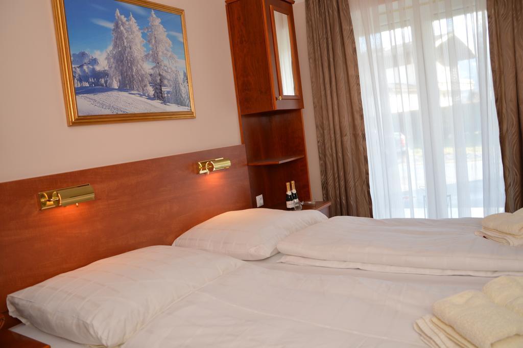 באד הופגסטין Private Room Pyrkerstrasse חדר תמונה