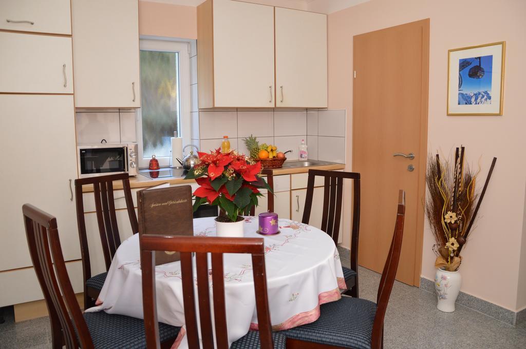 באד הופגסטין Private Room Pyrkerstrasse חדר תמונה