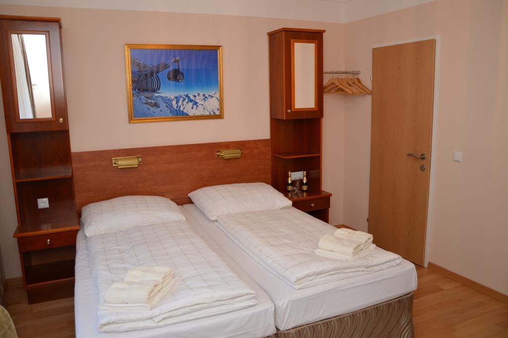 באד הופגסטין Private Room Pyrkerstrasse חדר תמונה